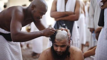 A man receives a head-shaving during a Muslim pilgrimage in Mina. (File photo Reuters)