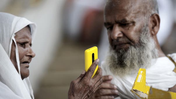 Hajj pilgrims snap selfies between prayers