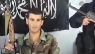 Video: Lebanese soldier deserts, joins Syria’s Nusra Front 