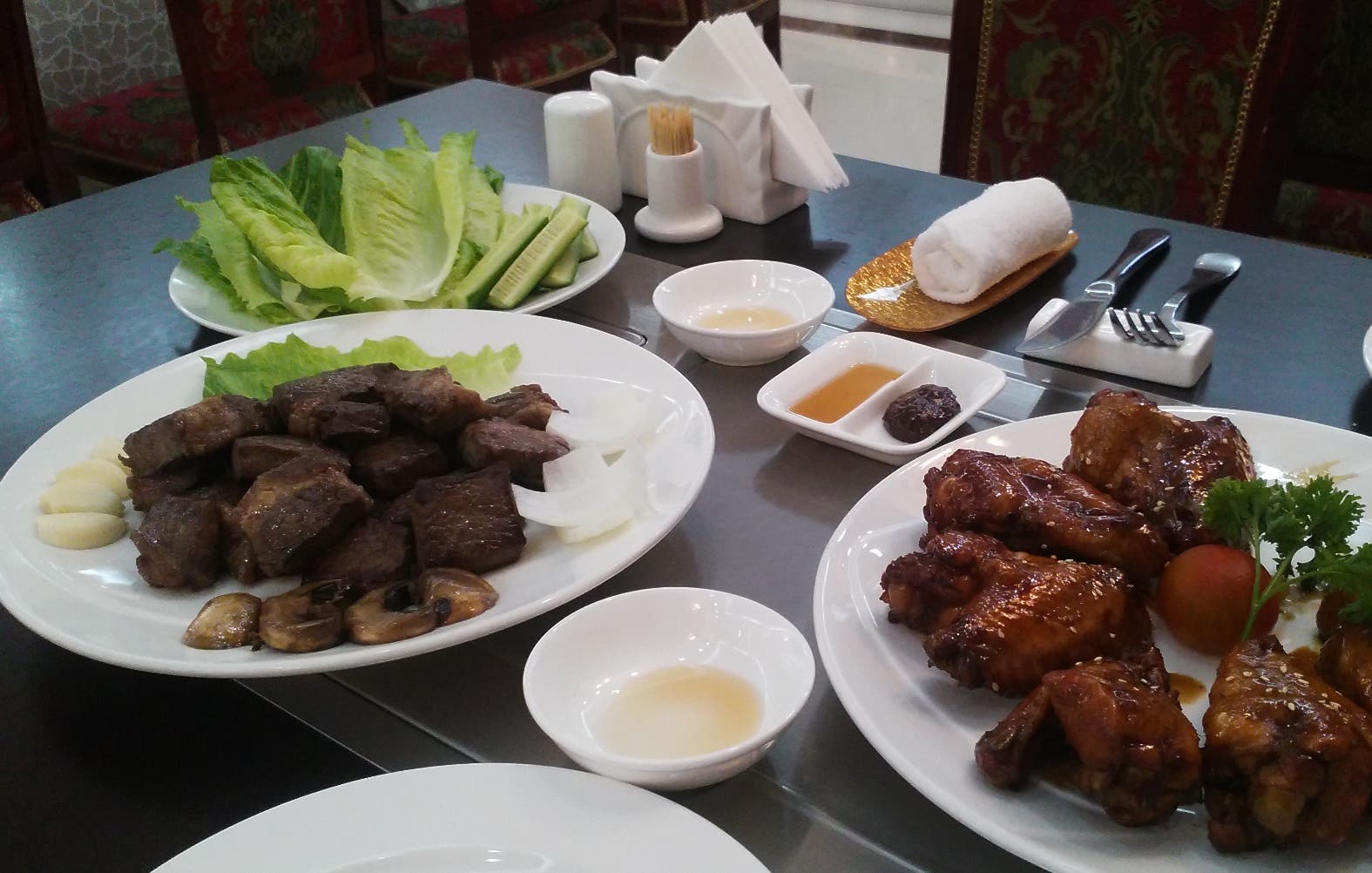 5- Many dishes, such as the restaurant's barbecued beef, come with the option to self-cook using the inbuilt tabletop grill. (Al Arabiya)