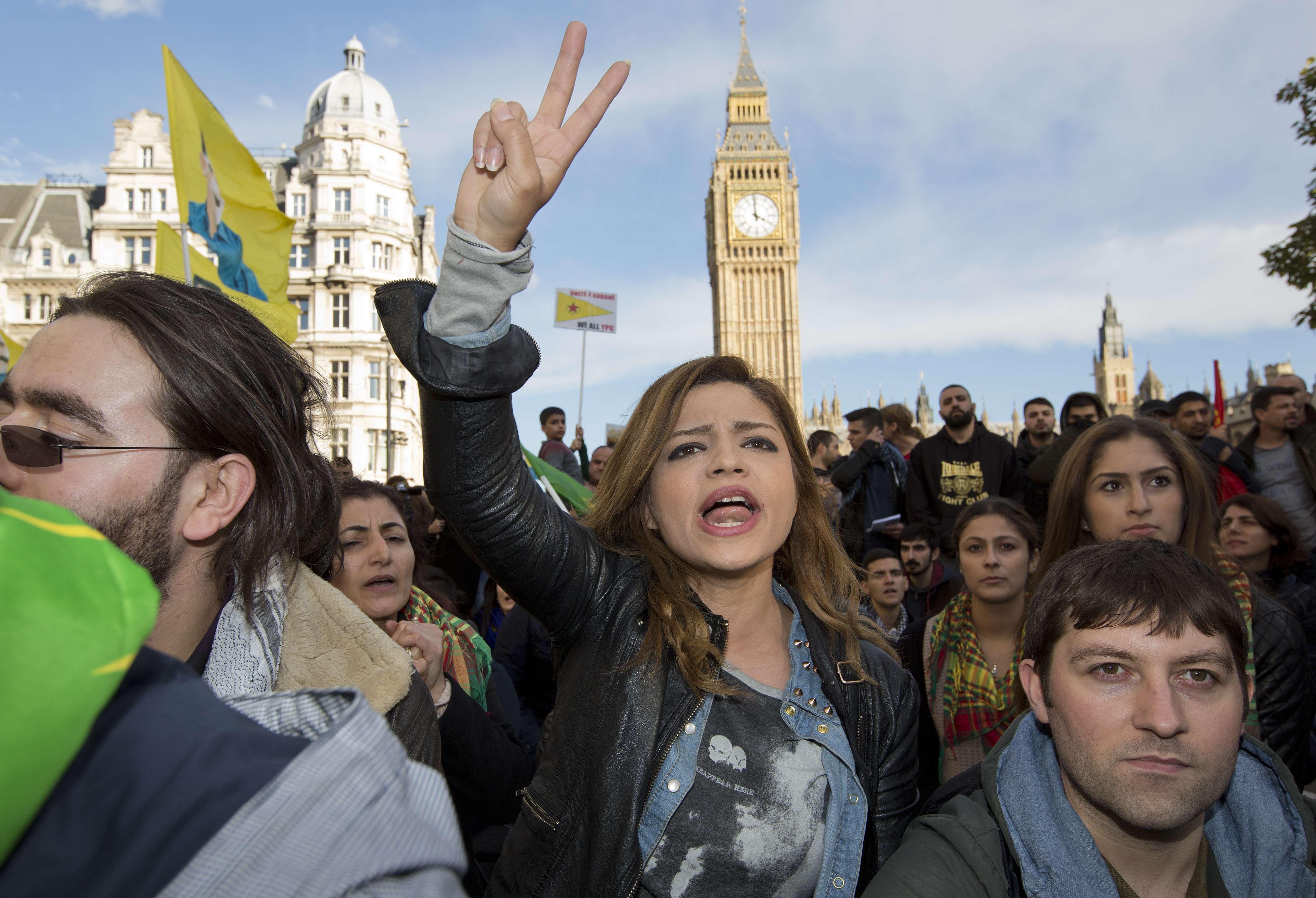 Protesters support Kurdish fight against ISIS
