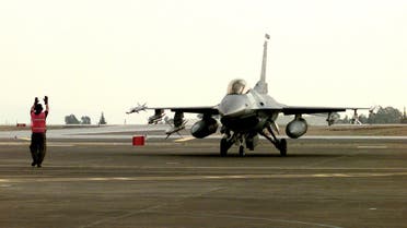 Staff Sgt. Rodney Johns marshals an F-16CJ Fighting Falcon to a parking spot at Incirlik Air Base, Turkey, after an Operation Northern Watch mission enforcing the northern no-fly-zone over Iraq on Jan. 11, 1999. (www.defense.gov)