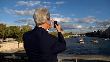 U.S. Secretary of State John Kerry takes a photograph of the River Seine on his way to meet with French Foreign Minister Laurent Fabius in Paris. (File photo: Reuters)