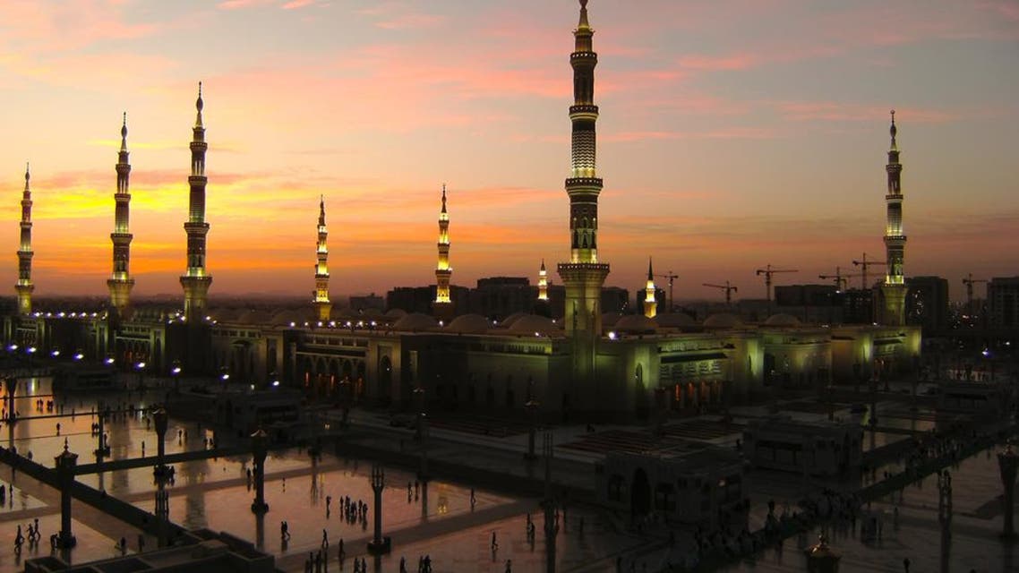 prophet mosque madinah Masjid Al Nabawi Shutterstock