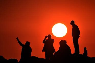Kurdish people watch the Syrian town of Kobane, also known as Ain al-Arab, from the Turkish border in the southeastern village of Mursitpinar, Sanliurfa province, on October 18, 2014. (AFP)