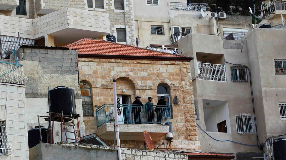 Israeli guards stand on the balcony of a house purchased by Jews in the mostly Arab neighbourhood of Silwan in east Jerusalem October 20, 2014. REUTERS