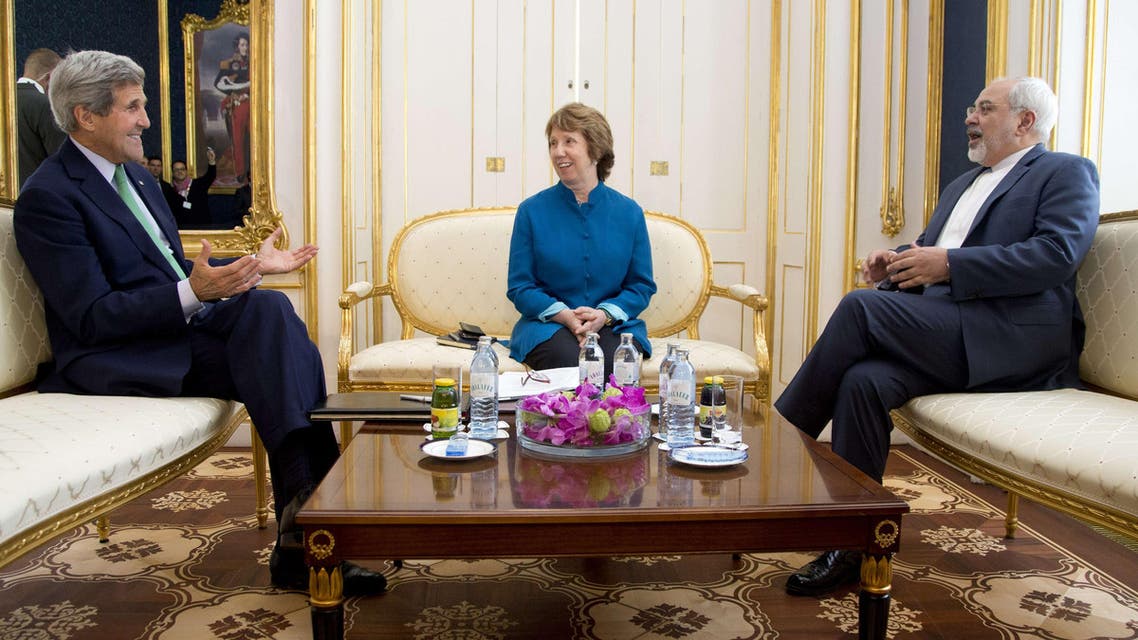 U.S. Secretary of State John Kerry (L), European Union High Representative Catherine Ashton, and Iranian Foreign Minister Mohammad Javad Zarif participate in a trilateral meeting in Vienna, Austria, on Oct. 15, 2014. (AFP)