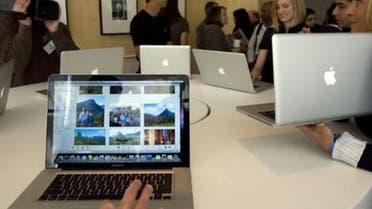 Journalists look at the new MacBook Pro notebook computers. Photo: Reuters 
