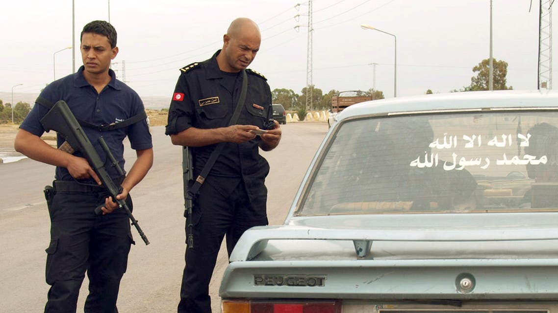 Tunisian security forces check the identification card of a driver on October 15, 2014 in Kasserine. AFP