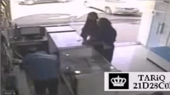 Watch woman steal iPhone 6 in broad daylight