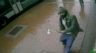 Video: hatchet-wielding man attacks New York police 