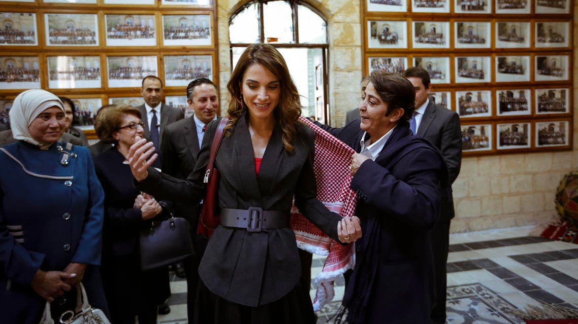 الملكة رانيا العبدالله تزور مدرسة السلط الثانوية