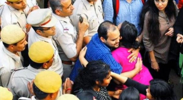 kiss of love in india قبلة الحب في الهند