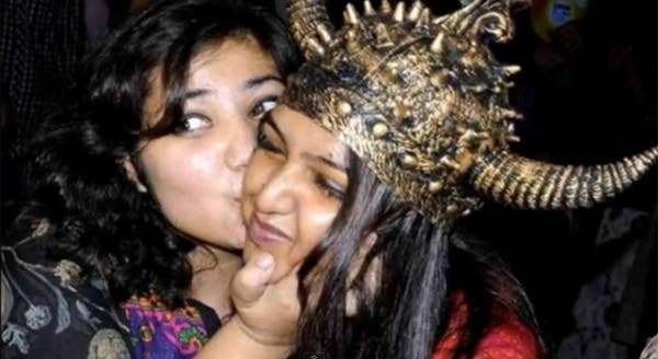 kiss of love in india قبلة الحب في الهند