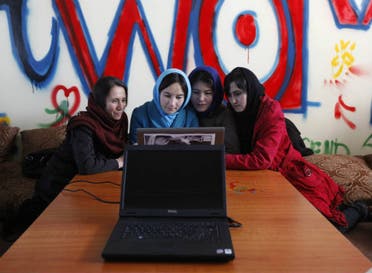 Afghan women work at Aghanistan's first all-female Internet cafe in Kabul on March 8, 2012. (File photo: Reuters)