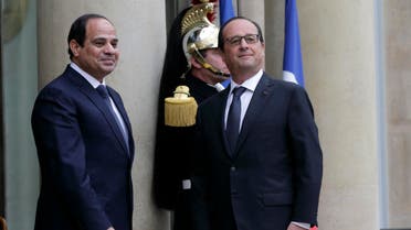 French President Francois Hollande welcomes Egyptian President Abdel Fattah al-Sisi as he arrives at the Elysee Palace in Paris, November 26, 2014. (Reuters)