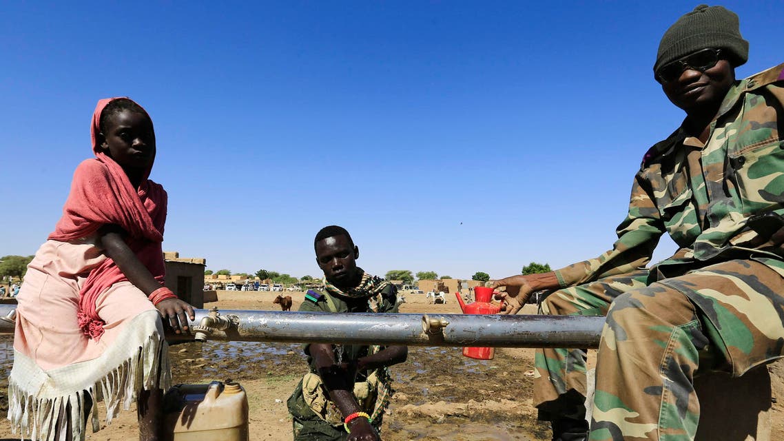Military personnel wash at a water station after arriving in Tabit village in North Darfur Nov. 20, 2014. (Reuters)