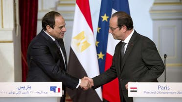  French president Francois Hollande (R) shakes hands with Egyptian President Abdel Fattah al-Sisi after a joint statement at the Elysee palace on November 26, 2014 in Paris. (AFP)