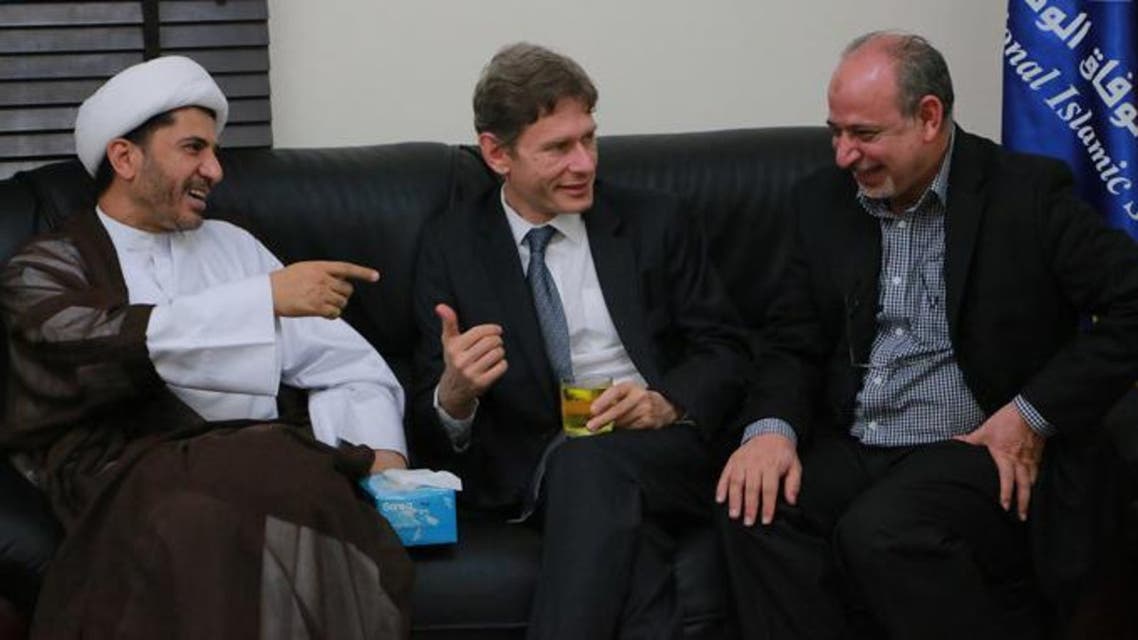 US Assistant Secretary of State for Democracy, Human Rights and Labour, Tom Malinowski (C) meeting with Bahrain's Al-Wefaq opposition group leader Sheikh Ali Salman (L) on July 6, 2014.( AFP Photo / AL-Wefaq Media)