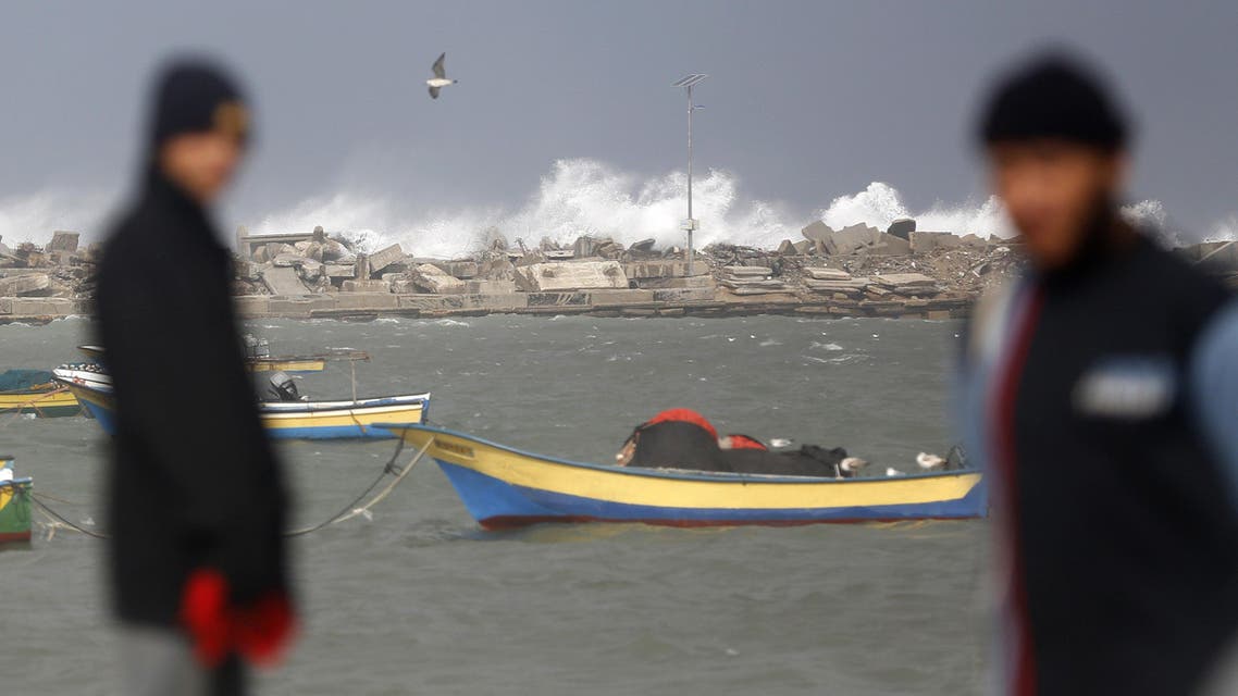 غزة فلسطين شاطئ مرفأ صياد صيادين صيادون gaza sea sailor fisherman fishermen