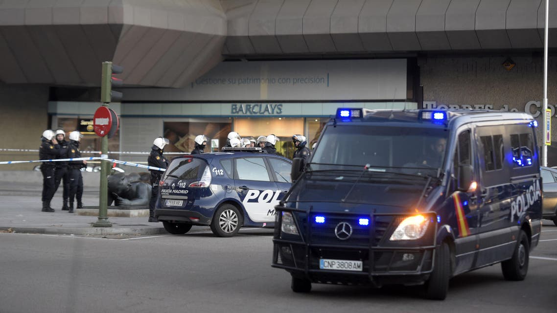 Spanish police block the entrance of Genova street close to the Spanish Popular Party's headquarters after a man runned his car with two gas cylinders into the political party's building, in Madrid on December 19, 2014. AFP