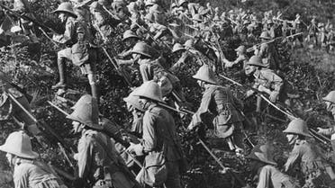  British troops advance on the Turkish enemy in Gallipoli, 1915 Photo: The Print Collector / Heritage Images