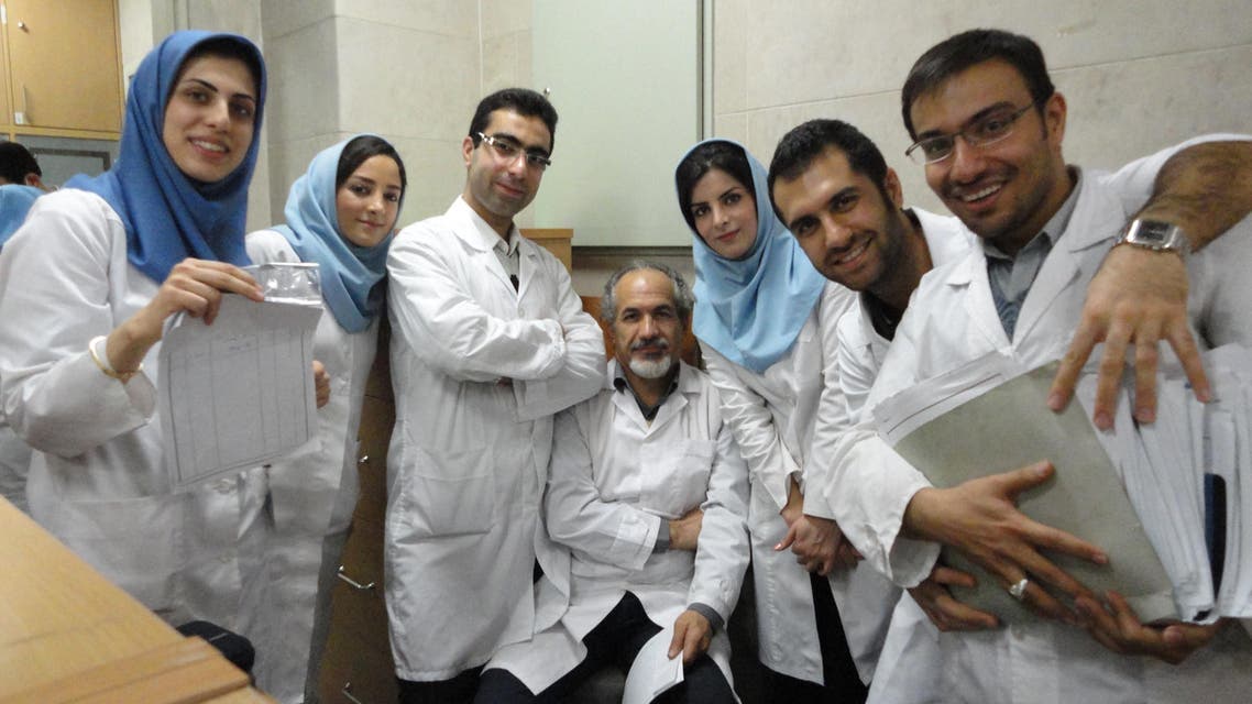 فريق من الباحثين في جامعة طهران للبحوث الطبية