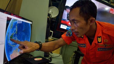 An official from Indonesia's national search and rescue agency in Medan, North Sumatra points at his computer screen to the position where AirAsia flight QZ8501 went missing off the waters of Indonesia on December 28, 2014. (AFP)