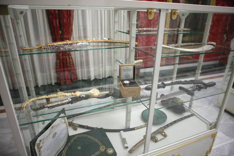 Marzouki gifts FB