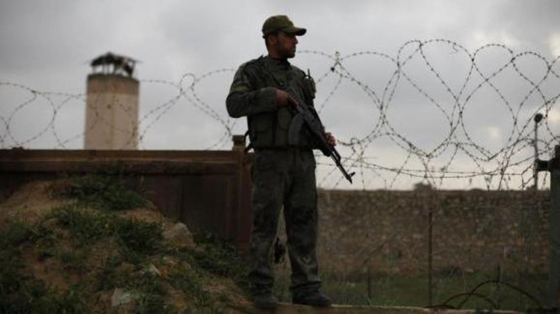 A member of Palestinian security forces loyal to Hamas stands guard on the Rafah border between southern Gaza Strip and Egypt March 18, 2014. (File photo: Reuters)