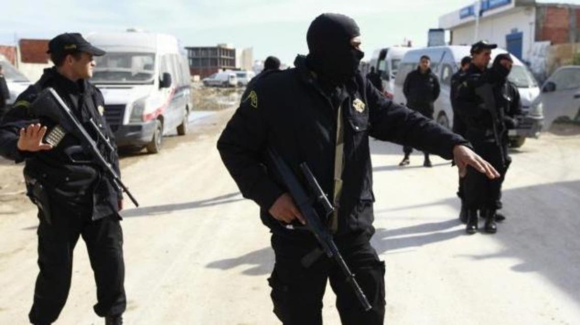 Tunisian police stand guard near a house in Raoued, a northern suburb of the capital Tunis, February 4, 2014. (Reuters)