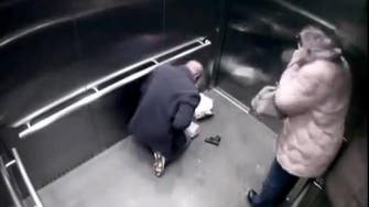 Video: Off-duty police officer in U.S. accidentally shoots himself in lift