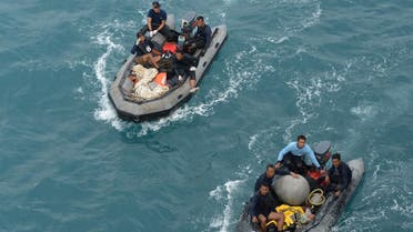Indonesian navy divers arrive near the navy vessel KRI Banda Aceh after taking part in an operation to raise the tail of the crashed AirAsia Flight QZ8501 in the Java sea on Jan. 8, 2015. (AFP)