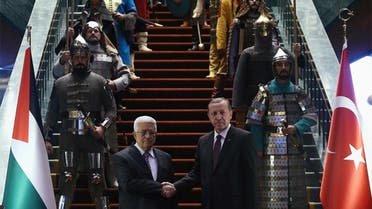 اردوغان يستقبل عباس  بحرس شرف بزي 16 دولة تركية