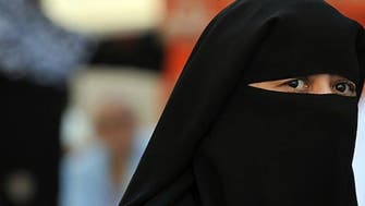 China bans burqas in Xinjiang region 