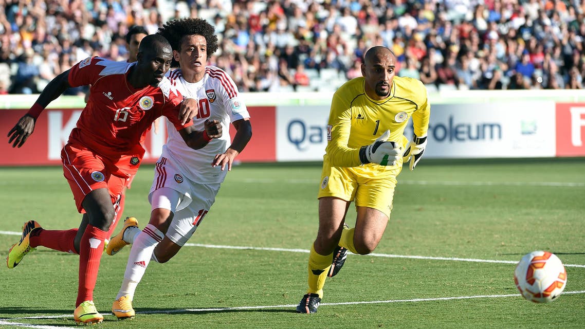 Omar Abdulrahman (C) of United Arab Emirates fights for the ball with Sayed Mohamed Abbas (R) and Abdulla Omar (L) of Bahrain during the Asian Cup football match Reuters