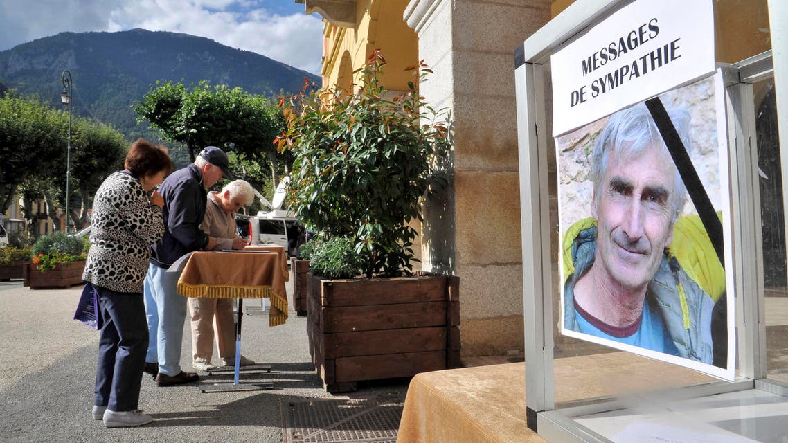 Residents of St Martin Vesubie, southern France, sign a tribute album to pay respect to French mountaineer, Herve Gourdel. (AP)