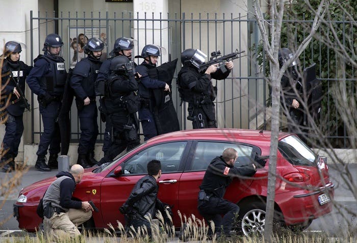 French Research and Intervention Brigades (BRI) policemen officers prepare near the post office where an armed man is holed up with two hostages, on Jan. 16, 2015 in Colombes. (AFP)