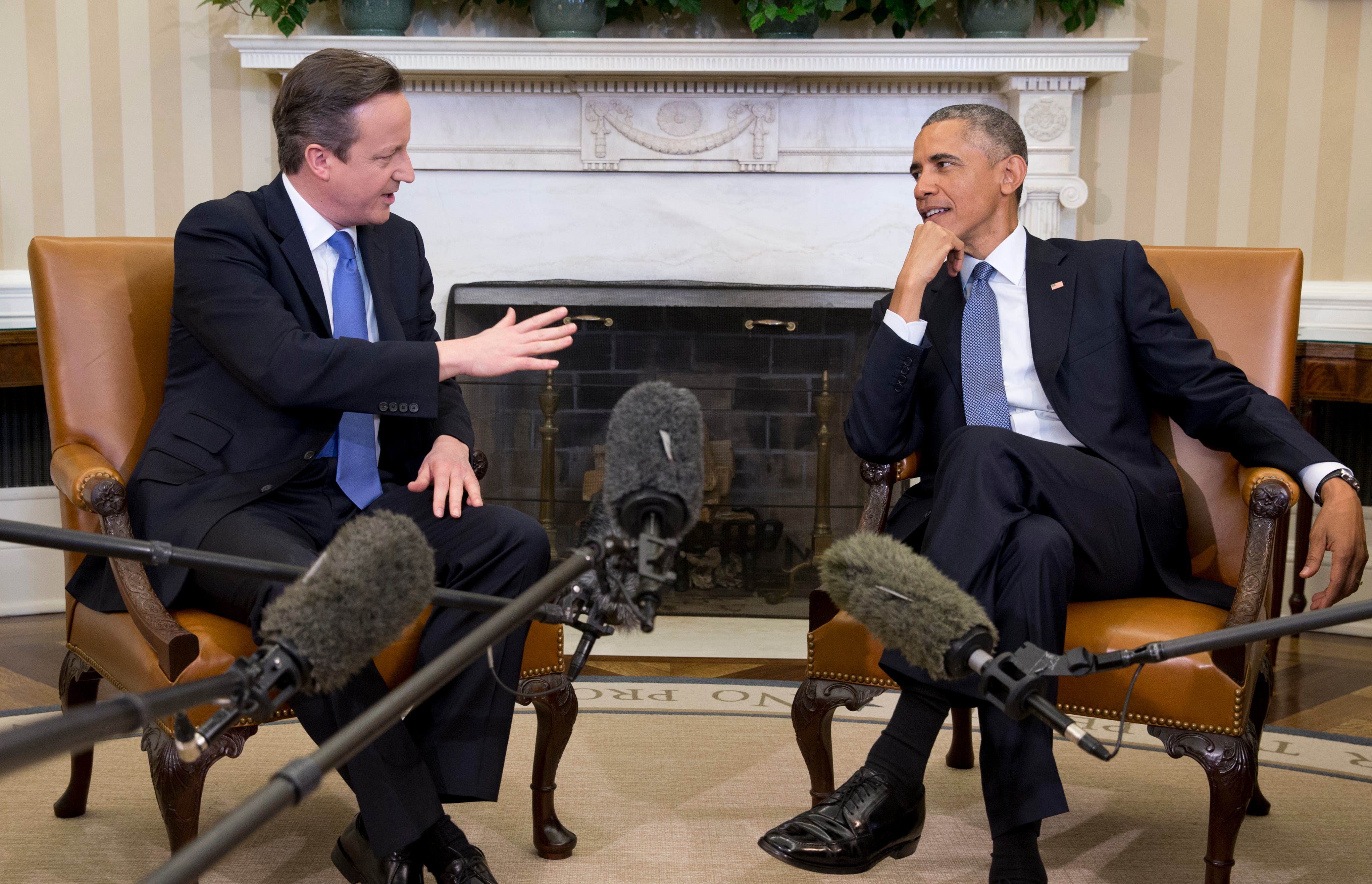 President Barack Obama meets with British Prime Minister David Cameron, Friday, Jan. 16, 2015, in the Oval Office of the White House in Washington. APP 
