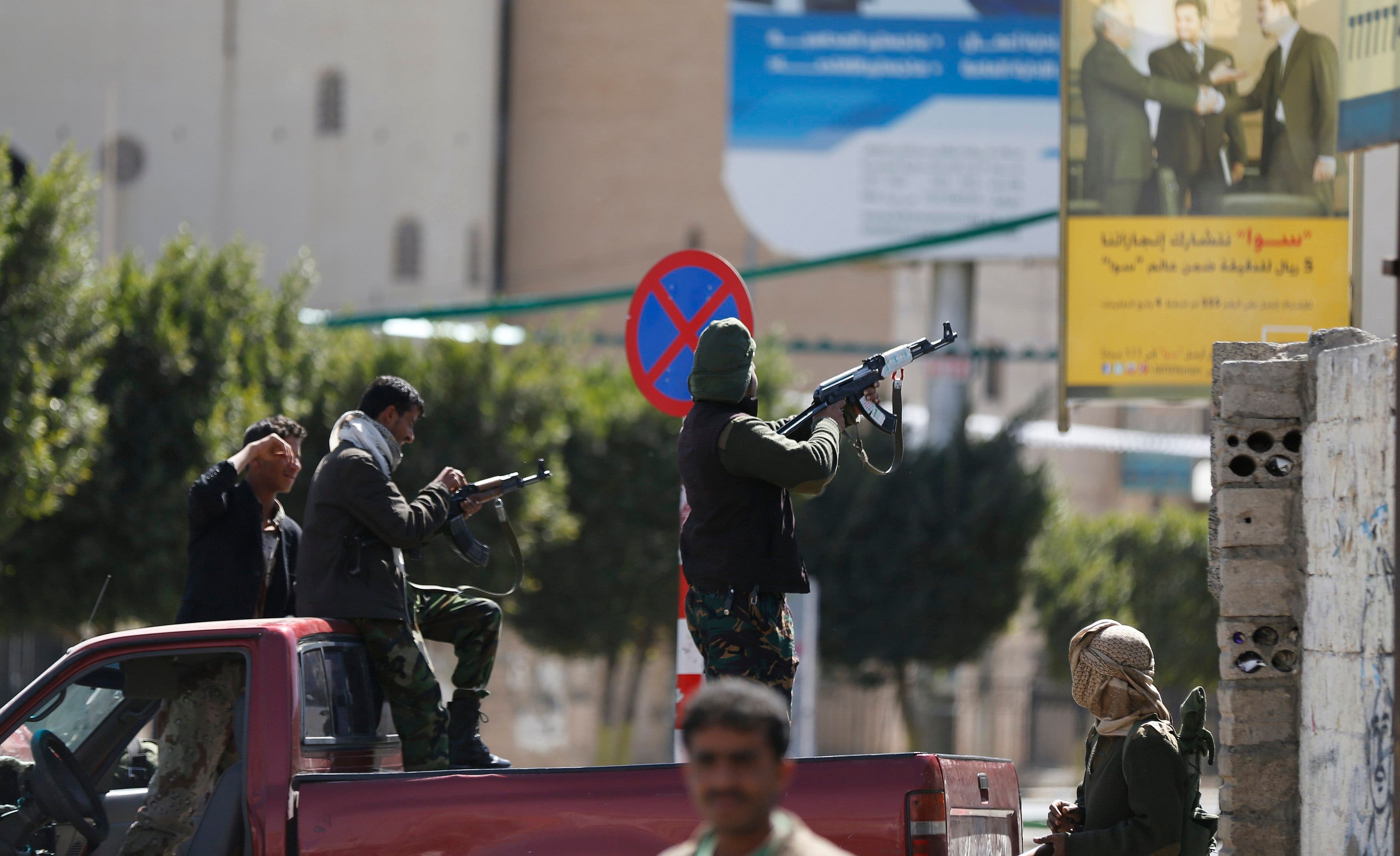 معارك الحوثيين في اليمن أمام القصر الرئاسي