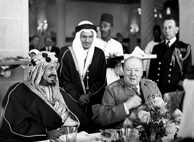 تشرشل في 1945 مع الملك عبد العزيز، مؤسس المملكة العربية السعودية 