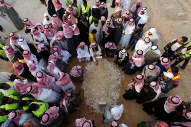 Mourners gather around the grave of Saudi King Abdullah following his burial in Riyadh Jan. 23, 2015.  (Reuters)