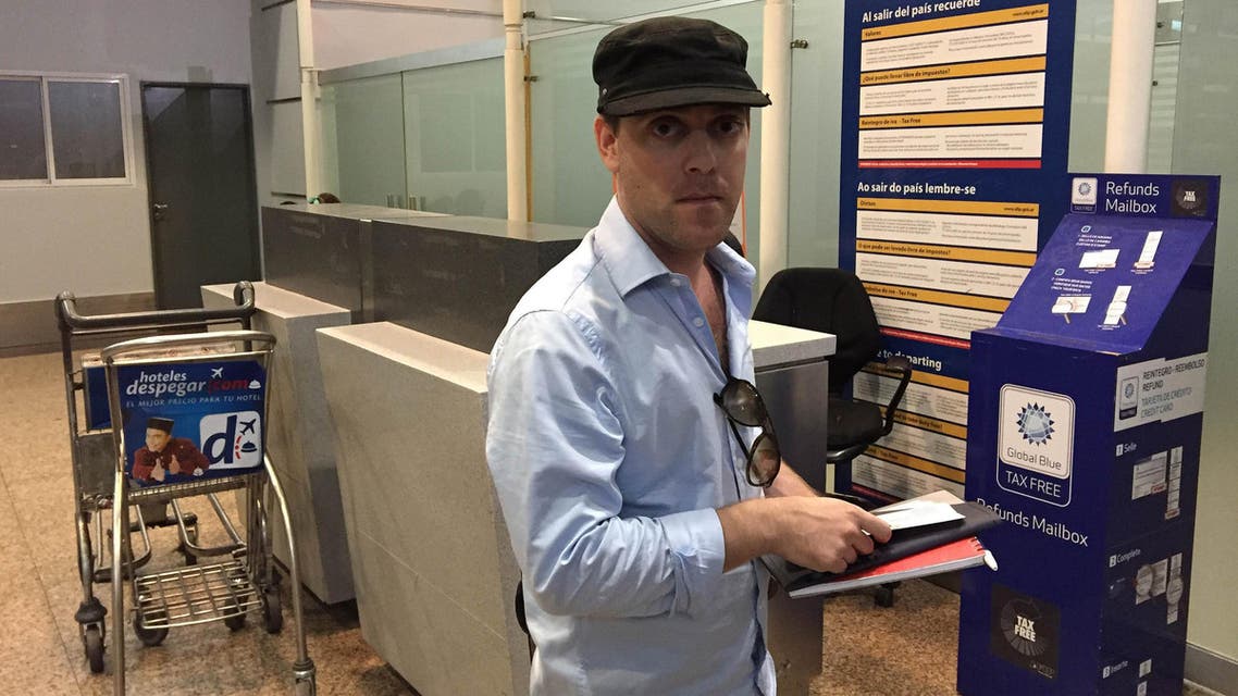 Argentine journalist Damian Pachter, who works for the Buenos Aires Herald newspaper, waits before taking a flight out of the country at Buenos Aires' airport, early January 24, 2015. (Reuters)