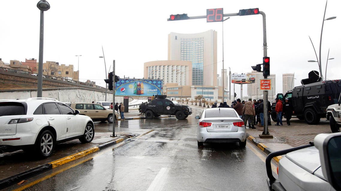 Security forces surround Corinthia hotel after a car bomb in Tripoli January 27, 2015. (Reuters)