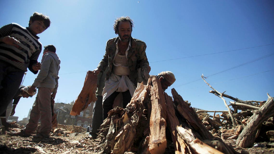 As gas runs out, Yemen turns to firewood