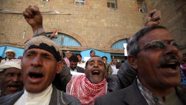Anti-Houthi protesters shout slogans against the dissolution of Yemen's parliament and the takeover by the armed Shiite Muslim Houthi group, during a rally in the southwestern city of Taiz, February 10, 2015. (Reuters)