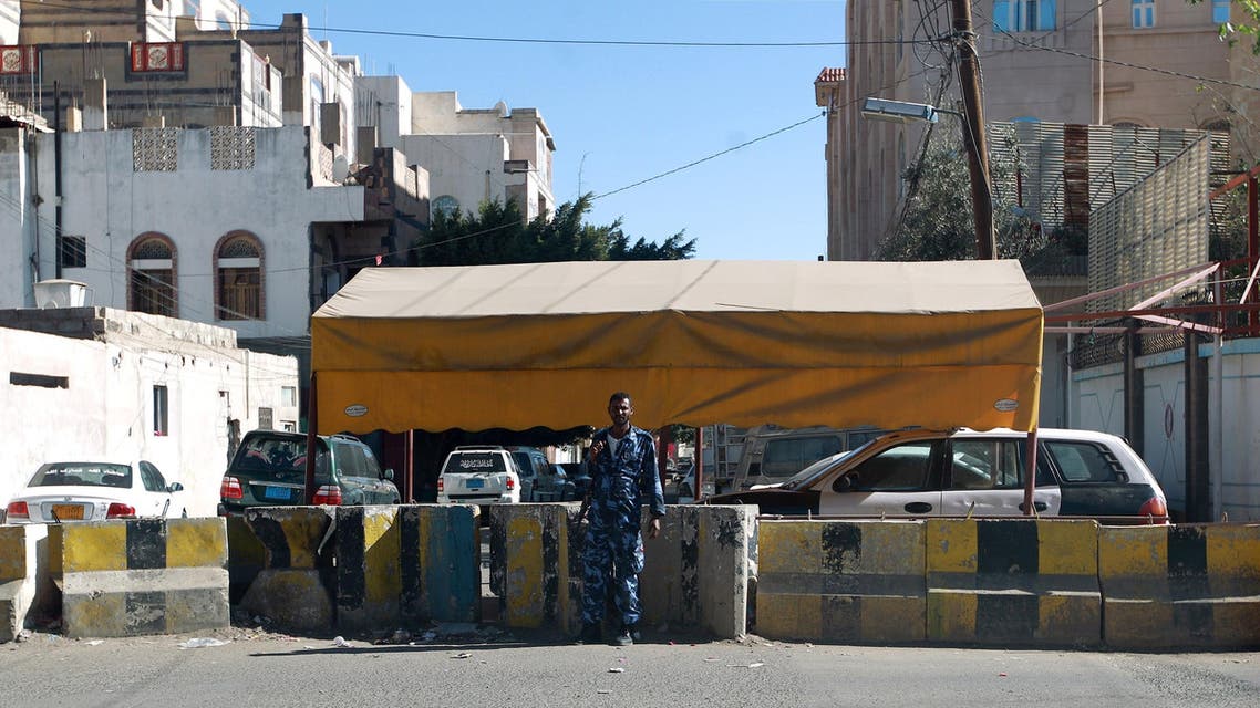 Yemeni security forces stand guard outside the German embassy in Sanaa on February 13, 2015. AFP