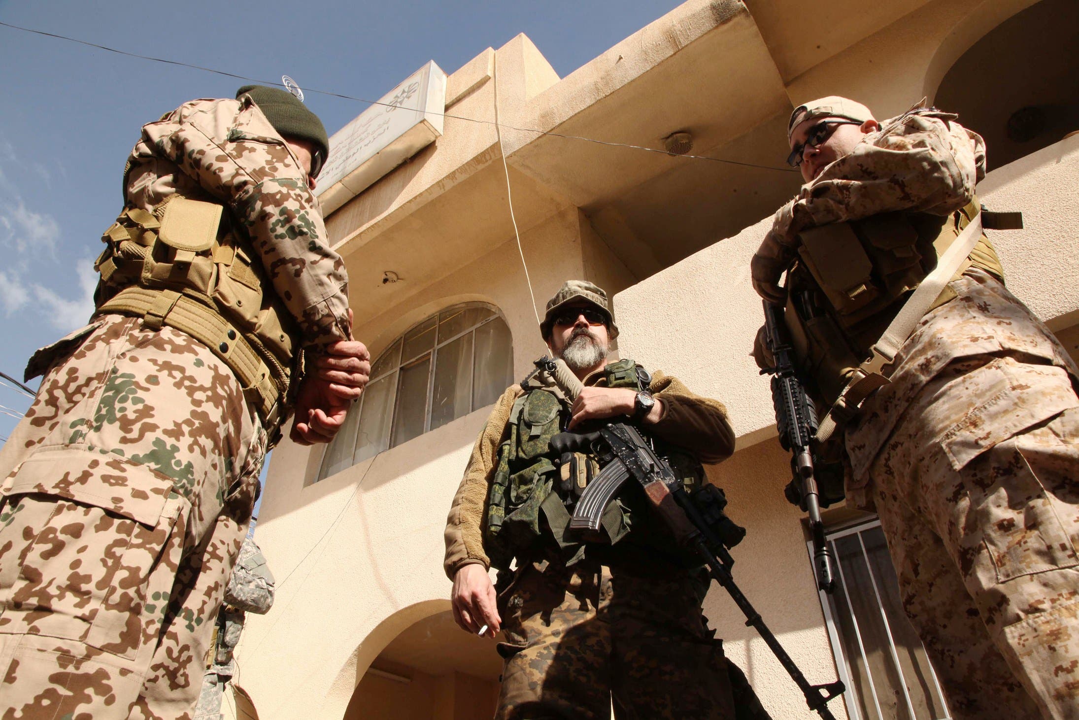 Westerners join Iraqi Christians to fight ISIS