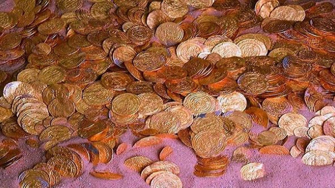 صورة حقيقية لبعض الدنانير التي تم العثور عليها