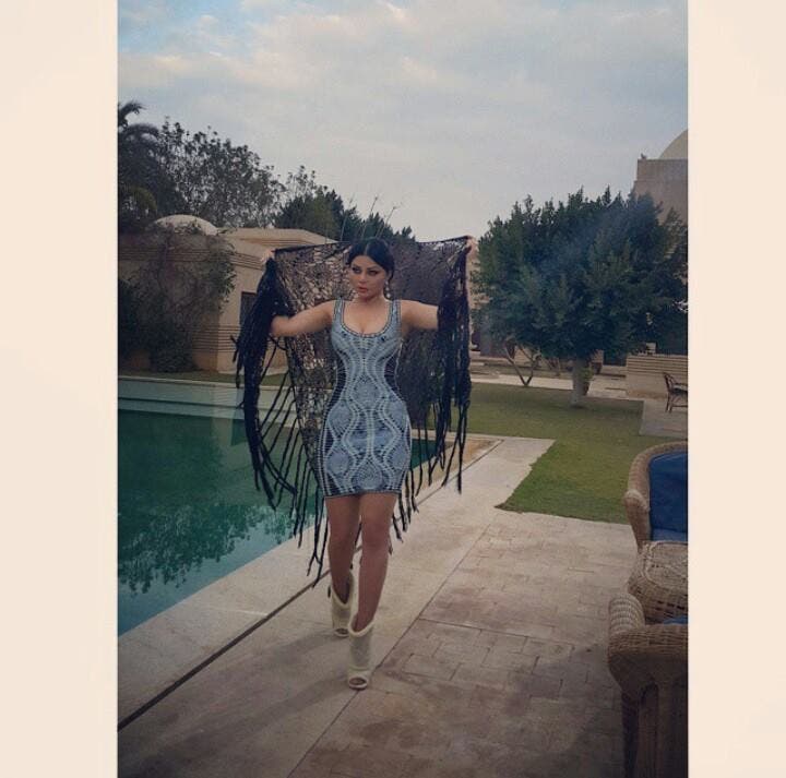 Lebanon S Haifa Wehbe Teases Fans With Selfie Gets Mixed Reactions Al Arabiya English